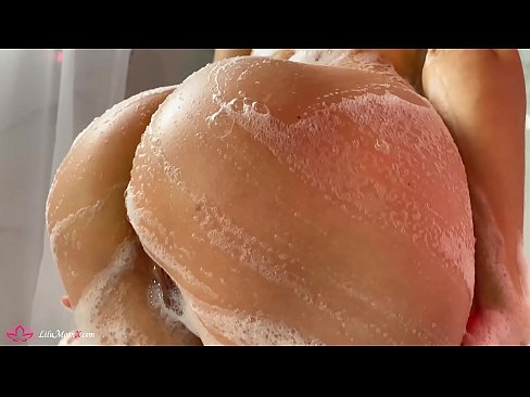 ❤️ Sinasasal ni Brunette ang Pussy gamit ang Vibrator sa Matinding Orgasm sa Shower ❤️ Porno sa amin