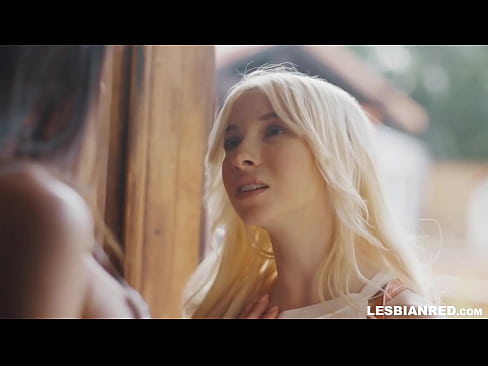 ❤️ Umuwi si Girl pagkalipas ng ilang buwan at kinain niya ang puki ng kanyang madrasta ❤️ Porno sa amin